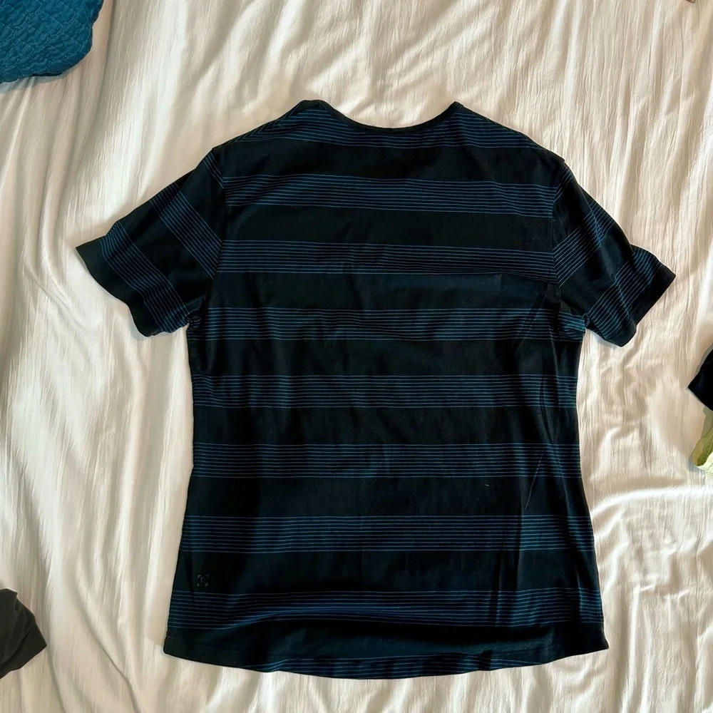 Lululemon size XL Striped and Solid T-Shirts Bundle of 4 - Picture 10 of 15